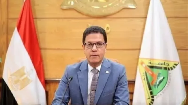 إحالة أستاذ بجامعة