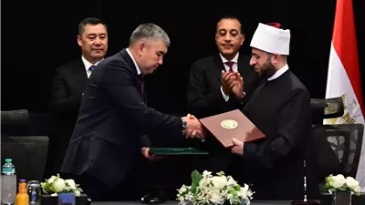 رئيس الجمهورية القيرغيزية ورئيس الوزراء يشهدان توقيع عدد من الاتفاقيات