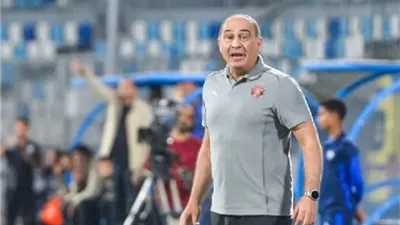 مدرب سيراميكا يُشن هجوماً نارياً على التحكيم بعد الخسارة أمام الأهلي