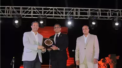 قنا تكرم محافظ دمياط في مهرجان الفنون والحرف التراثية