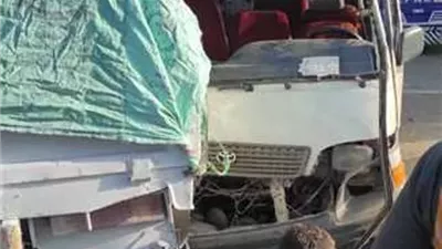 إصابة 9 عمال فى تصادم سيارتين داخل محافظة الشرقية