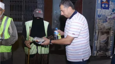 وجبات ساخنة لعمال النظافة بدمياط تقديرا لجهودهم