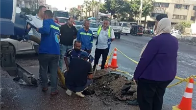 اصلاح كسرمفاجئ بخط مياه عمومية بشارع المكس بالإسكندرية