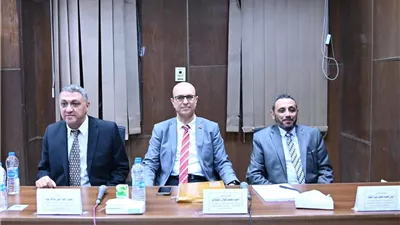 المنشاوي يناقش رسالة دكتوراه بقسم جراحة القلب والصدر بجامعة أسيوط