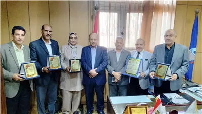 وكيل زراعة البحيرة يتابع جمعية عزب شبرا و يكرم 4 موظفين متميزين