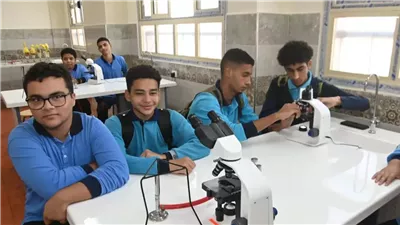 محافظ البحيرة تتفقد مدرسة المتفوقين بدمنهور