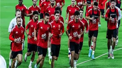 بيكهام وبن رمضان وعبد القادر على دكة بدلاء الأهلي امام الزمالك