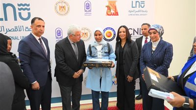 وزيرة التضامن تسلم لاب توب ناطق لطلاب وحدات التضامن من ذوي الإعاقة البصرية