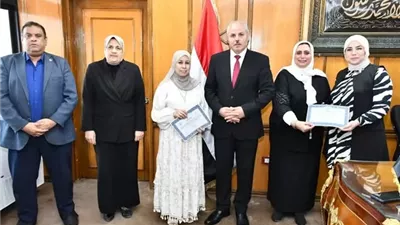 رئيس جامعة القناة يكرّم الفائزين بجائزة الأداء المتميز عن سبتمبر