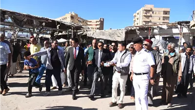 محافظ مطروح يتفقد أعمال إعادة تأهيل سوق مطروح العمومي