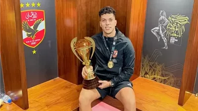 شاهد.. إمام عاشور يحتفل بتتويج الأهلي بكأس السوبر علي حساب الزمالك