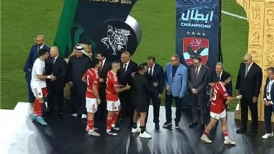 عضو مجلس الأهلي يرد على انتقاد زيزو بسبب تصرفه مع هشام نصر