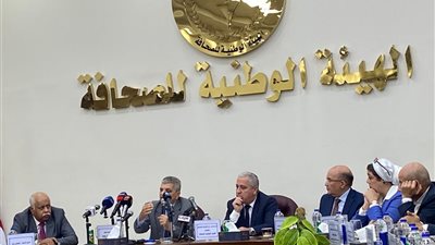 الفريق أسامة ربيع يكشف مراحل تطور المجرى الملاحي بالقناة