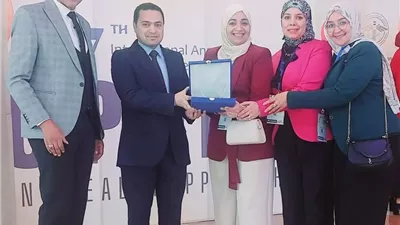 محافظ دمياط يُهنئ مديرية الصحة