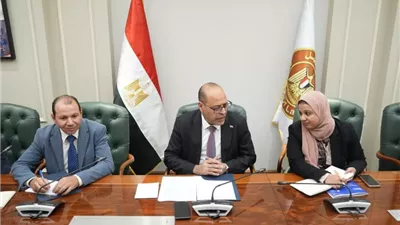 وزير العمل يبحث مع وفد البنك الدولي تنفيذ الاستراتيجية الوطنية للتشغيل