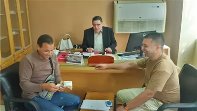 وزير العمل ينصف مواطنًا من ذوي الهمم بمدينة فايد.. ويأمر بصرف مستحقاته فورًا
