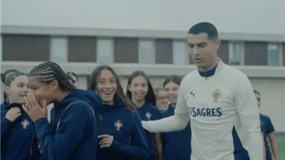 رونالدو يفاجئ منتخب فتيات البرتغال بلحظة ستبقى في الذاكرة