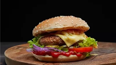 سر الطعم اللذيذ.. أسهل طريقة لعمل صوص البرجر والبصل المكرمل