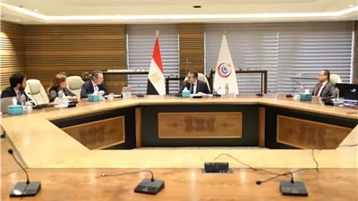 عبد الغفار يبحث مع البنك الأوروبي تطوير المنشآت الصحية
