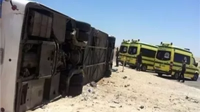 انقلاب أتوبيس رحلات يتسبب فى مصرع مشرفة وإصابة 23 طفلًا بأسوان