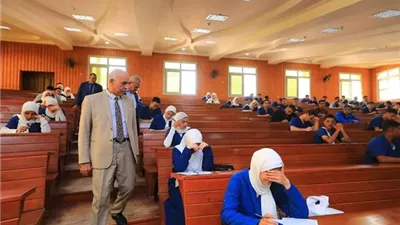 رئيس جامعة كفر الشيخ يتفقد أعمال امتحانات نصف الترم فى الكليات