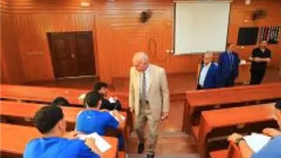 رئيس جامعة كفر الشيخ الأهلية يتابع امتحانات نصف الترم
