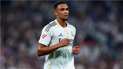 لا داع للذعر .. رومانو يكشف شعور ريال مدريد حول مستوي أرنولد