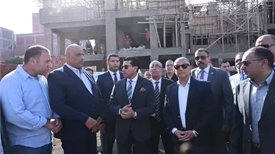 وزير الشباب ومحافظ الإسماعيلية يتفقدان المدرسة المصرية اليابانية