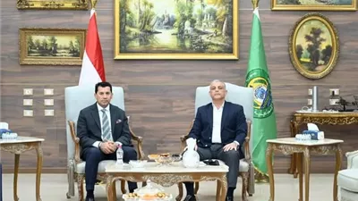 وزير الشباب يتابع مع محافظ الإسماعيلية جهود إدارة النادي الإسماعيلي