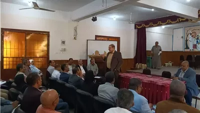 تعليم قنا يناقش جاهزية المدارس للاعتماد الأكاديمي للعام الحالي