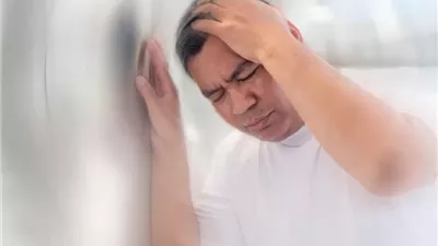 لماذا نشعر بالدوار عند الوقوف سريعًا؟ تعرف على الاسباب الحقيقية