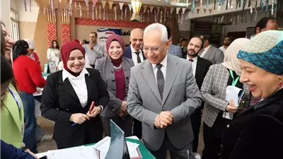 رئيس جامعة المنيا يفتتح الملتقى التوظيفي الخامس لكلية السياحة