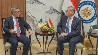 وزير البترول يبحث مع سفير الجزائر تعزيز التعاون في البترول والغاز