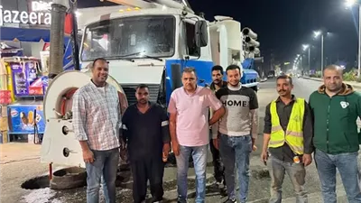 عرفة يتابع تطهير شبكات الصرف بجزيرة العوامية