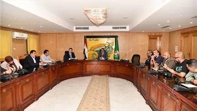 محافظ الفيوم يناقش الاستعدادات لمهرجان الفيوم السينمائي الدولى