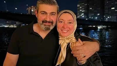 ياسر جلال يداعب زوجته بكلمات رقيقة فى عيد ميلادها