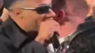 محمد رمضان يغنى 