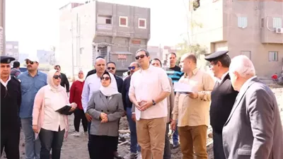 محافظ دمياط يقود حملة لإزالة بناء مخالف بعزبة البرج