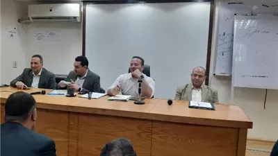 وكيل صحة البحيرة يعقد اجتماعًا مع مديري المستشفيات