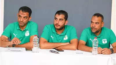 المصري بالأبيض وكايزر شيفز بالذهبي في مباراة الفريقين اليوم