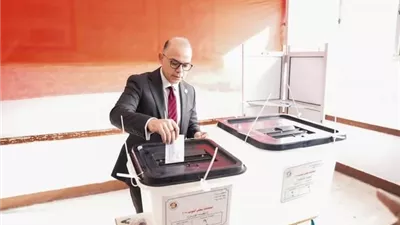 رئيس الرقابة المالية يشارك في التصويت ويؤكد أهمية الاختيار الواعي