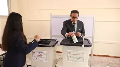 وزير الصحة يدلي بصوته في الانتخابات البرلمانية 2025