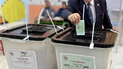 رئيس النيابة الإدارية يدلي بصوته في انتخابات النواب