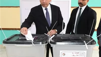 وزير الشباب والرياضة يدلي بصوته في انتخابات مجلس النواب