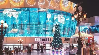 السياح يحتفلون بإضاءة أنوار الكريسماس ورأس السنة بشرم الشيخ-صور