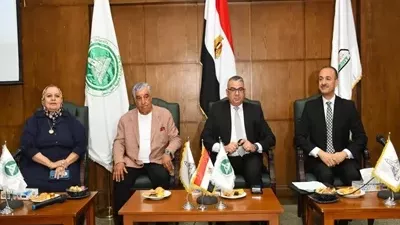 تجارة عين شمس تستضيف عالم المصريات زاهي حواس