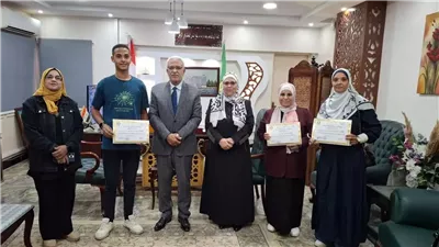 مدير تعليم الإسماعيلية يكرم الطلاب الفائزين بمسابقة توجيه العلوم