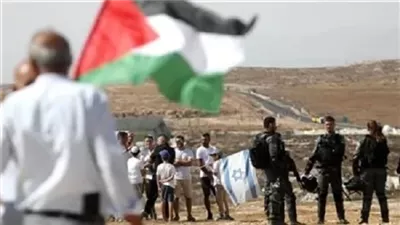 إعلام إسرائيلي: الجيش تسلم من الصليب الأحمر جثمان أحد المحتجزين في وسط غزة