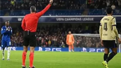 شاهد لحظة طرد أراوخو في مباراة برشلونة وتشيلسي بدوري الأبطال