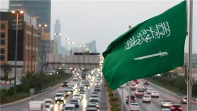 السعودية تعتمد لائحة جديدة تلزم غير السعوديين بالبدلة الرسمية